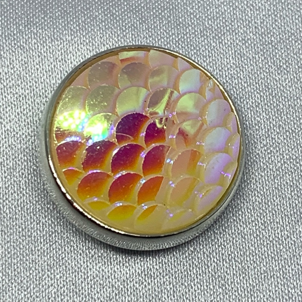 💗Iridescent Mermaid Scale Ginger Snaps & Co. Snap Button Charm